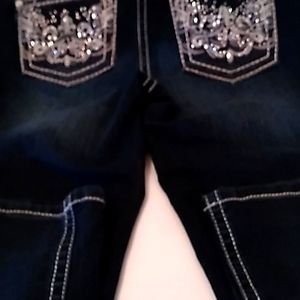 Wallflower capris, only worn twice, size 5